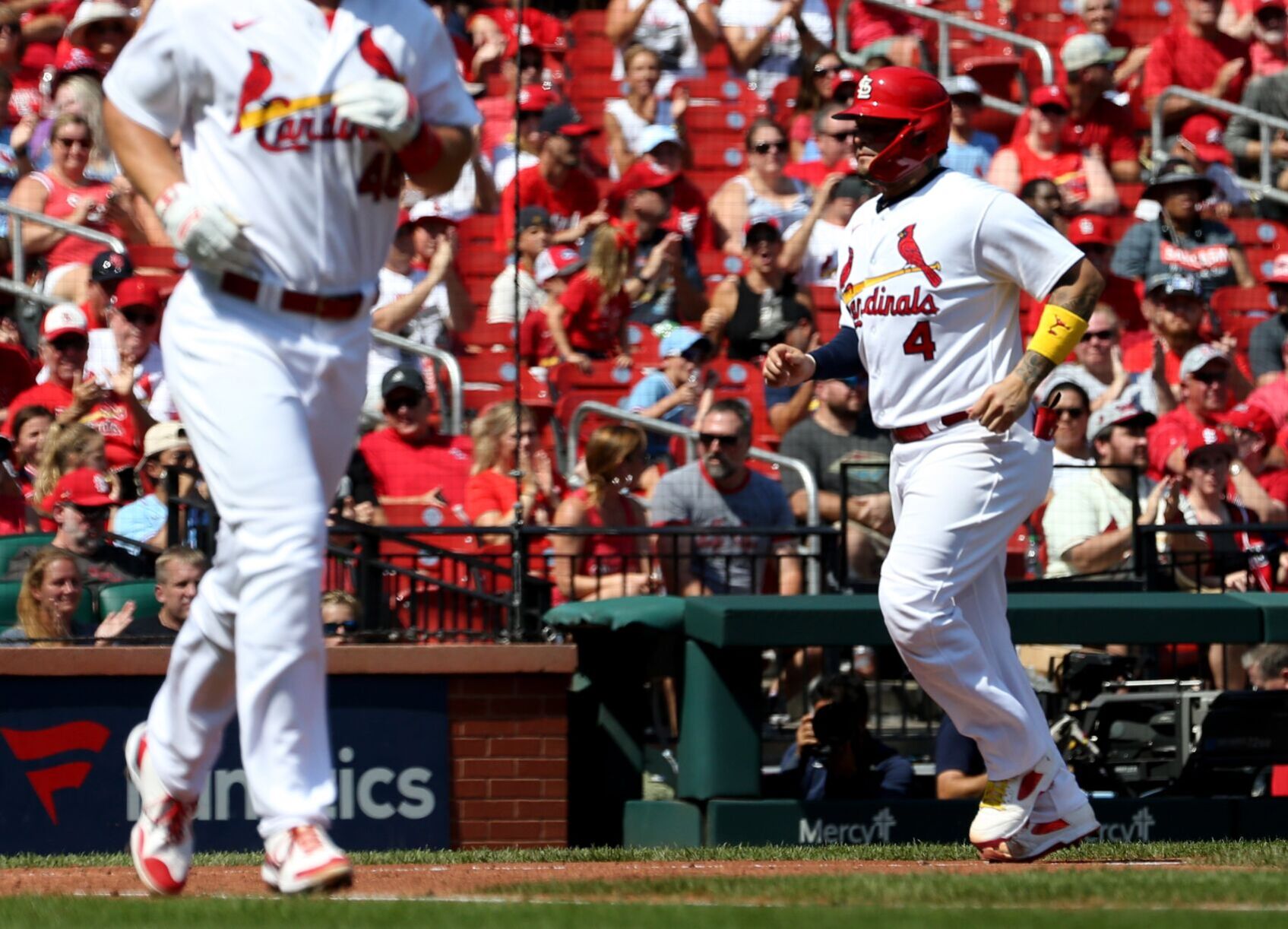 Cardinals beat Cincinnati Reds 5-1 in of doubleheader